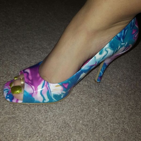 BCBG Multi Colored Heels - Picture 3 of 4